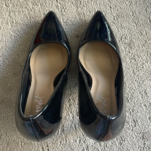 Y-Not Pumps - Picture 2 of 4